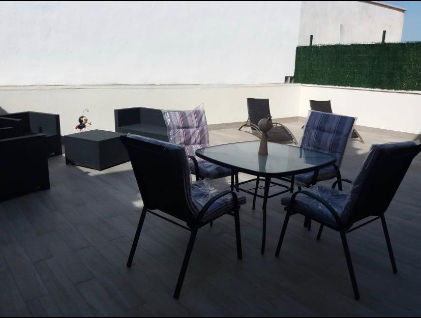 apartamento-miralrio-2-mesa-terraza