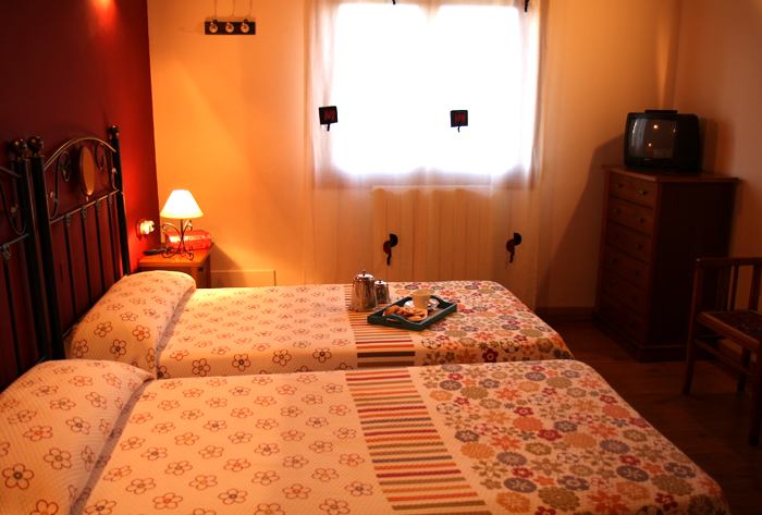 casa-rural-milagro-habitacion_roja