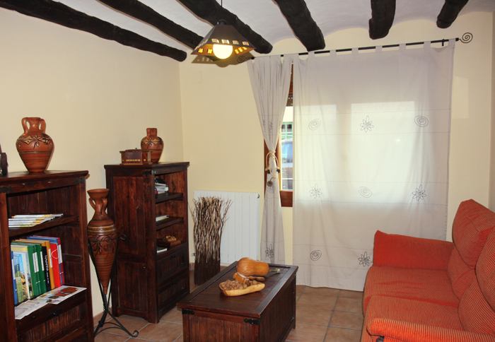 casa-rural-milagro-salon_sofa